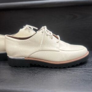 Franco Sarto Women's Charles Oxford Shoes Lace up White SZ  7.5M Loafers